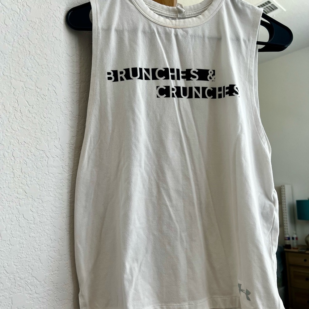 Womenโs Under Armour White Sleeveless Tank Top